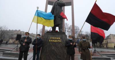 Во Львове почтили память Степана Бандеры в день его рождения (ФОТО)