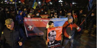 В Киеве началось факельное шествие к 112-летию Бандеры — трансляция