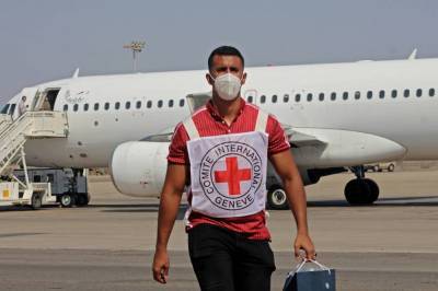 Мощные взрывы прогремели в аэропорту Адена