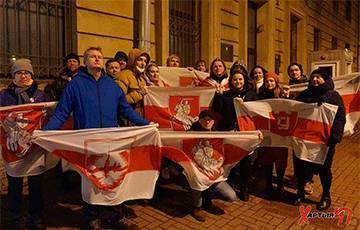 Белорусы Санкт-Петербурга протестовали возле места, где была написана песня «Перемен»