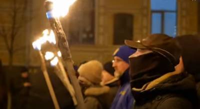 Киев колотит: в центре началось факельное шествие, первые подробности