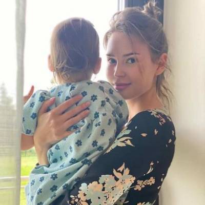Алена Гаврилова показала дочь Эмина Агаларова на новогоднем фото