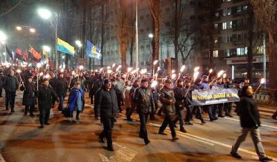 Бандеровцы отметили 1 января факельным шествием по центру Киева