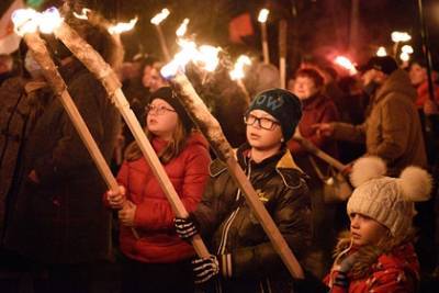 В Киеве прошло шествие с факелами в честь Бандеры