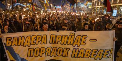 «Бандера придет — порядок наведет». Как в Киеве прошло традиционное факельное шествие — фоторепортаж