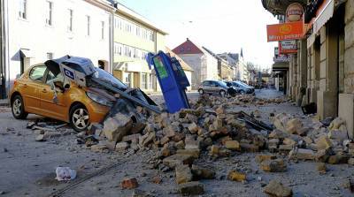 В Хорватии из-под завалов спасли более 30 человек