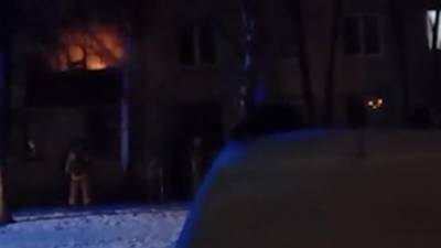 Полицейские спасли трехлетнюю девочку при пожаре в Петербурге