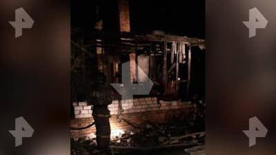Четыре человека погибли при пожаре в жилом доме в Псковской области