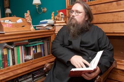 В «новой церкви Украины» молятся за бывшего протодиакона Кураева