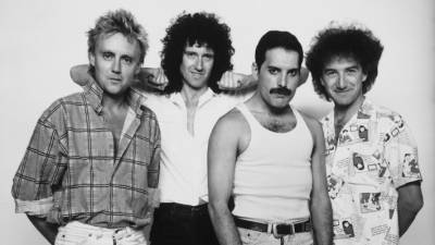 Гитарист группы Queen запустил собственную линейку духов