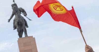 Сооронбай Жээнбеков - Садыр Жапаров - Кубатбек Боронов - В Киргизии начали выбирать президента страны - ren.tv - Киргизия