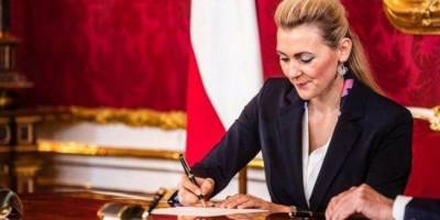 Министр труда Австрии подала в отставку из-за обвинений в плагиате диссертации