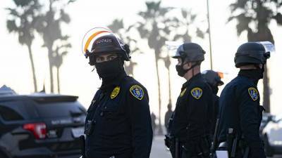 Столкновения произошли в ходе акции протеста сторонников Трампа в Сан-Диего