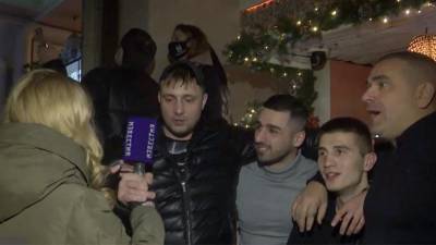 Посетители баров в Петербурге напали на журналистов «Известий»