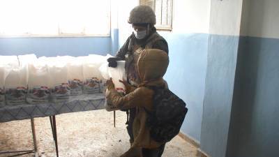 Российские военные провели гуманитарную акцию в Сирии