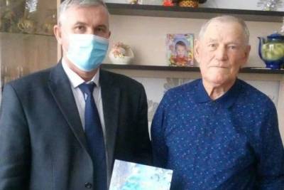 Житель Волжского района получил поздравление от Владимира Путина