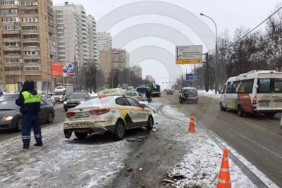 ДТП с участием трех автомобилей произошло на Волгоградском проспекте