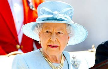Королева Великобритании вакцинировалась от коронавируса