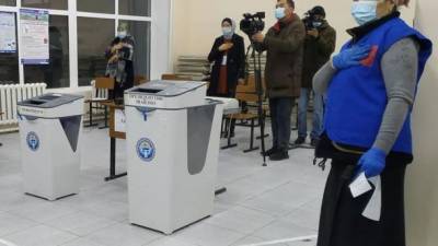 В Кыргызстане выбирают президента и определяют форму правления