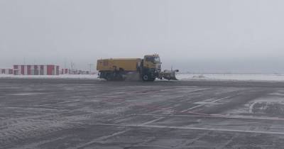 Аэропорт Краснодара приостановил прием рейсов из-за снегопада