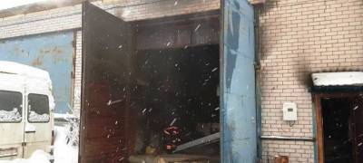 На пожаре в гараже на севере Карелии пострадал человек (ФОТО)