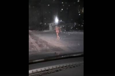 Обнажённого бегуна заметили на улице в Тверской области