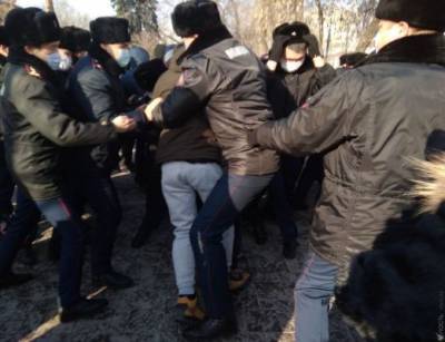 Около ста митингующих задержаны в Казахстане в день выборов