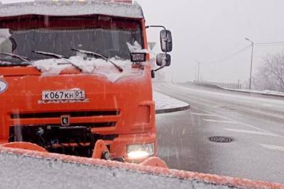 Дороги Краснодара очищают от снега