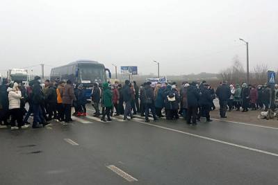 На Украине люди перекрыли трассу из-за роста тарифов ЖКХ