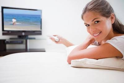 Молодые люди в Германии смотрят телевизор 137 минут в день