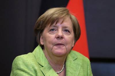 Меркель хочет ускорить вакцинацию