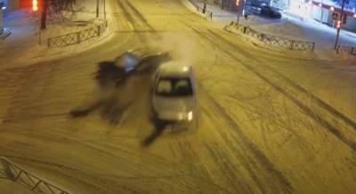В сети появились кадры рождественской аварии в Ярославле
