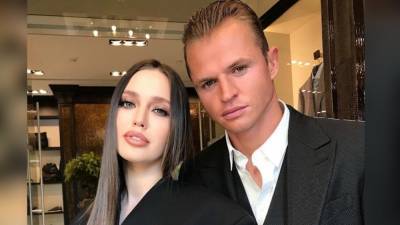 Дмитрий Тарасов и Анастасия Костенко отмечают третью годовщину свадьбы