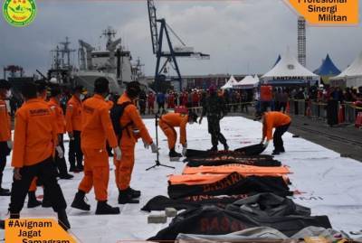 Спасатели Индонезии обнаружили черные ящики разбившегося самолета Sriwijaya Air