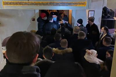 После нападения на журналистов в петербургском баре задержали двух мужчин
