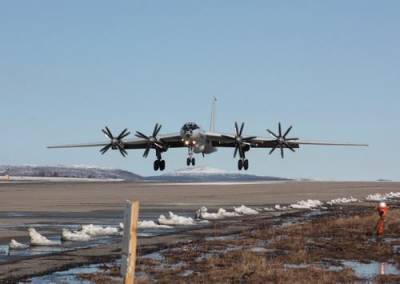 Дальняя противолодочная авиация Северного флота продолжит воздушное патрулирование над Арктикой и Атлантикой
