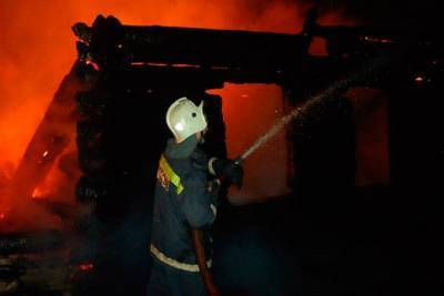 В результате пожара в частном доме заживо сгорели четверо россиян