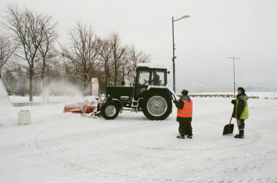 Из-за сильного снегопада в Уфе временно ограничили въезд большегрузов в город