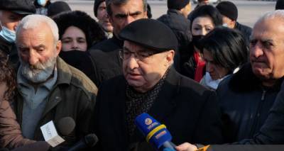 Главы Генштаба и СНБ Армении не стали встречаться с Вазгеном Манукяном