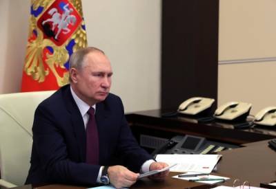 Песков опроверг слухи о вакцинации Путина от коронавируса