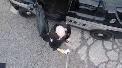 Мужчина поблагодарил полицейских пончиками, доставив их дроном (Видео)