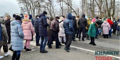 «Это экономическая петля». Жители Харьковской области перекрыли трассу из-за новых тарифов на газ — фото