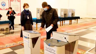 В Киргизии проходят досрочные выборы президента