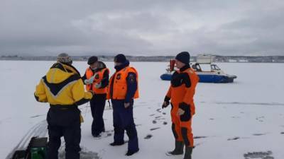 В Ленобласти начали штрафовать рыбаков за выход на лед