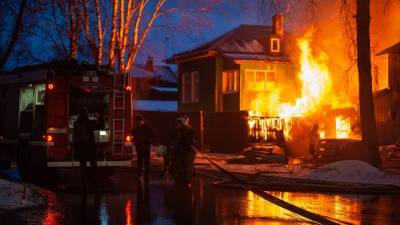 Жертвами пожара в жилом доме под Иркутском стали два человека