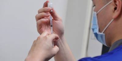 Великобритания до осени предложит каждому взрослому жителю вакцинироваться от коронавируса — министр