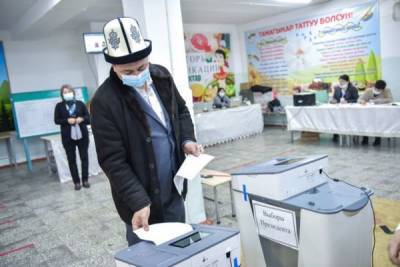 Граждане Киргизии голосуют неохотно: явка достигла лишь 33%