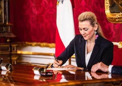В Австрии министр ушел в отставку из-за обвинений в плагиате при написании диссертации