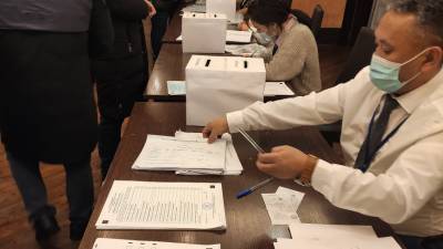 В Кыргызстане закрылись избирательные участки на президентских выборах