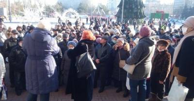 В Николаеве протестующие перекрыли мост из-за повышения тарифов на коммунальные услуги: фото, видео